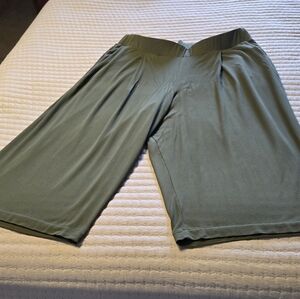 Universal Standard Olive Green Wide-Leg Culottes, Size Medium